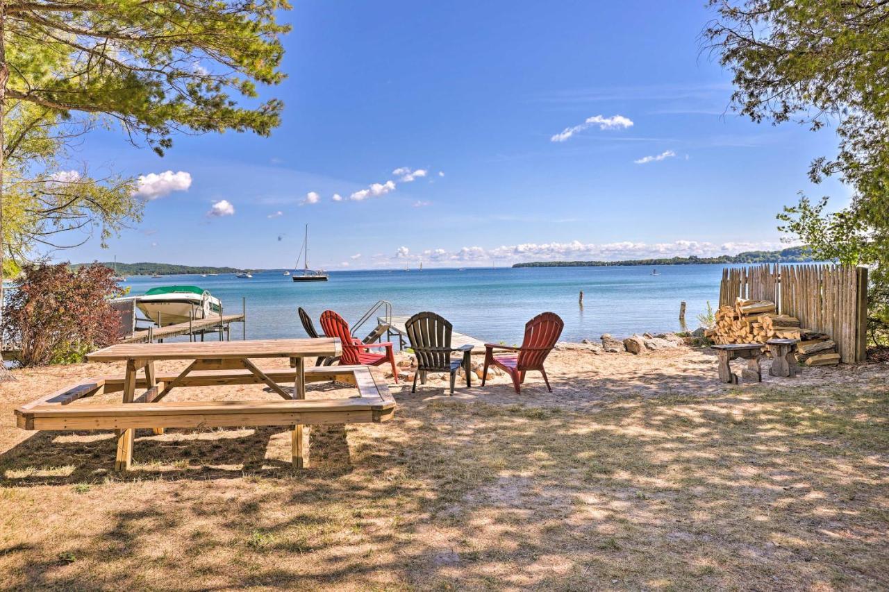 Quaint Studio With Shared Beach Walk To Suttons Bay Zewnętrze zdjęcie