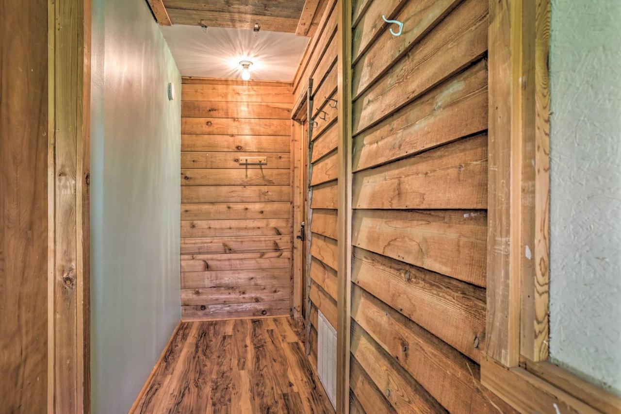 Quaint Studio With Shared Beach Walk To Suttons Bay Zewnętrze zdjęcie