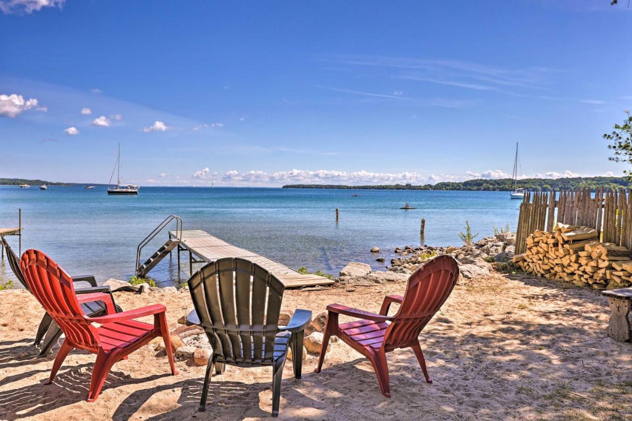 Quaint Studio With Shared Beach Walk To Suttons Bay Zewnętrze zdjęcie